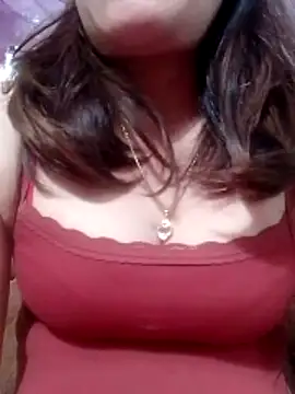 YiyinLy online show from February 2026 12:05:02 PM