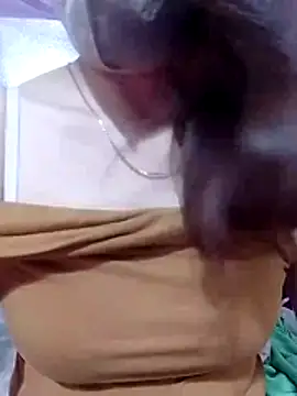 YiyinLy online show from April 2026 06:52:01 AM