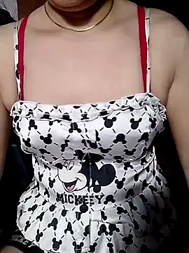 Snapshot of YiyinLy chatting on July 2026 08:57:02 PM YiyinLy online show from July 2026 08:57:02 PM