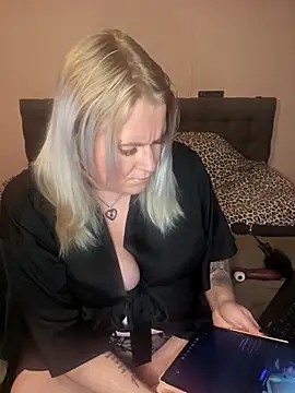 SweetPrincess93 online show from November 2025 03:40:01 PM