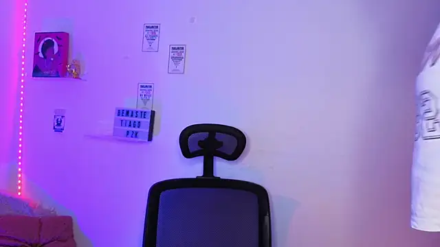 Emily Lindey online show from March 2026 07:25:02 AM