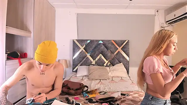 lily and wan online show from October 2025 04:15:01 AM