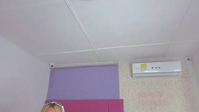 lily and wan online show from October 2025 08:26:02 AM