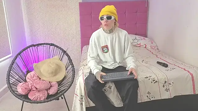 lily and wan online show from October 2025 03:42:02 AM