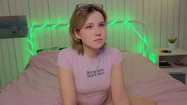 AlisiaEthen online show from November 2025 08:21:02 PM