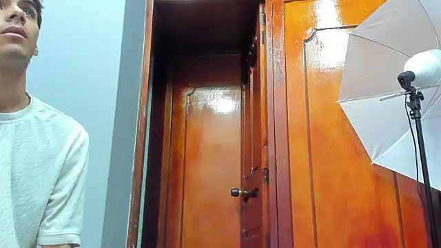 Kendra and liam online show from October 2025 11:32:02 AM