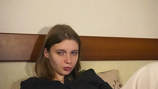 RoslynArcuo online show from November 2025 08:40:01 PM