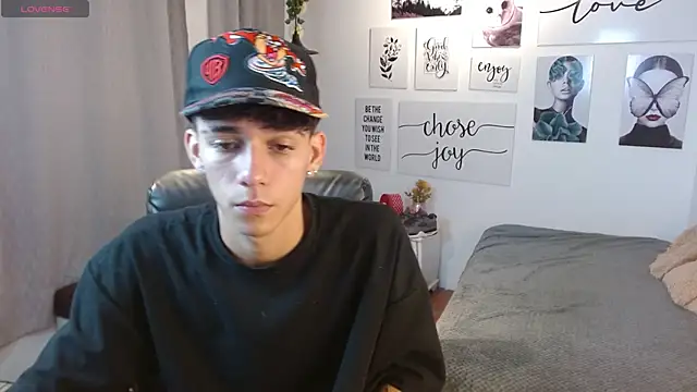 AmethystShadow17 online show from November 2025 05:46:01 PM