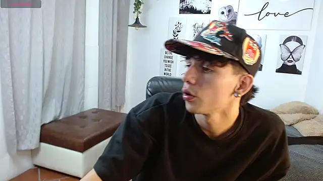 AmethystShadow17 online show from November 2025 04:05:01 PM