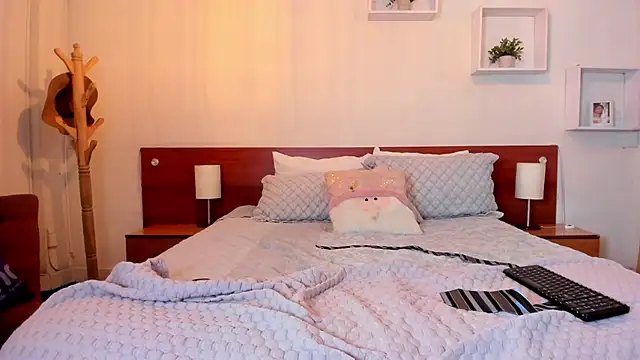 Cat  Moon   online show from November 2025 09:02:01 PM