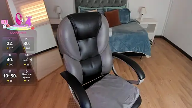 Cat  Moon   online show from April 2026 07:59:01 PM