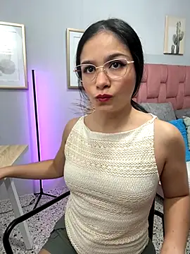 Hannah martinez01 online show from November 2025 01:04:01 PM