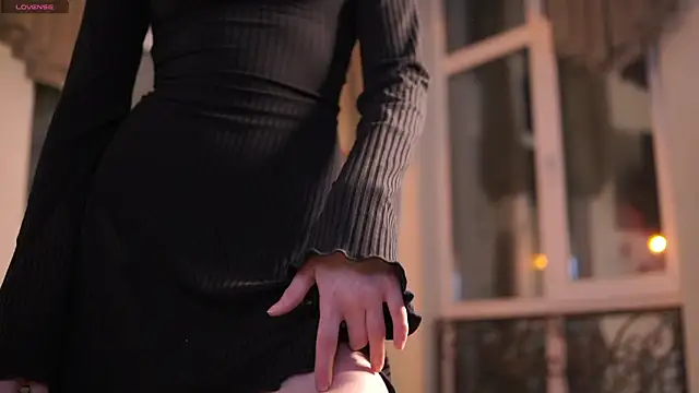 Erosyne online show from April 2026 05:07:01 PM