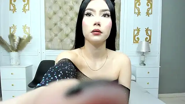 BellaDalthon online show from October 2025 11:25:01 AM