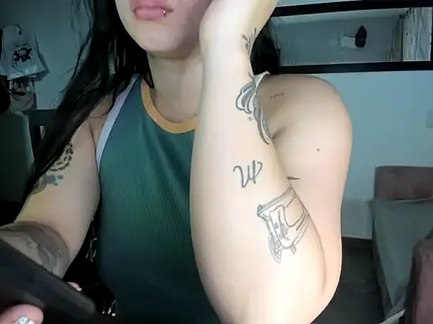 Snapshot of _Emily_vixen chatting on November 2025 10:45:02 AM Emily vixen online show from November 2025 10:45:02 AM