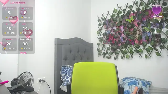 Snapshot of issa_bella18 chatting on October 2025 03:09:02 AM issa bella18 online show from October 2025 03:09:02 AM