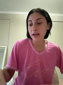 Snapshot of itsmiasofia chatting on June 2026 11:23:01 AM itsmiasofia online show from June 2026 11:23:01 AM