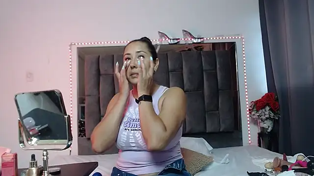 Snapshot of Salmma_Milf chatting on April 2026 11:38:01 AM Salmma Milf online show from April 2026 11:38:01 AM