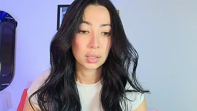 Snapshot of _TiniWild chatting on May 2026 01:45:01 AM TiniWild online show from May 2026 01:45:01 AM