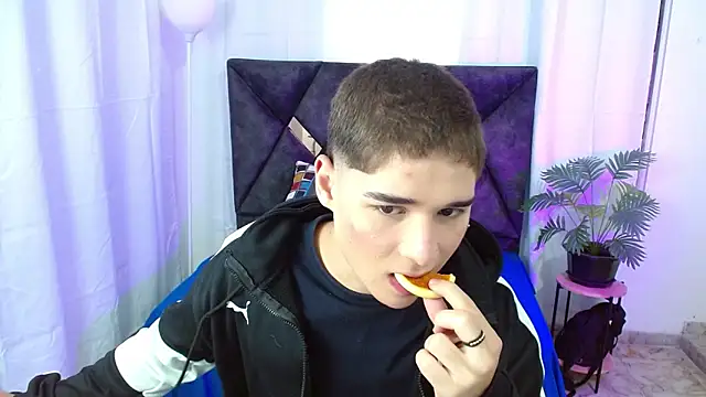 Mattass18 online show from October 2025 01:34:02 PM