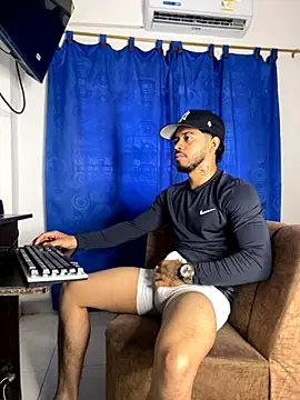 Kylian Alessandro online show from November 2025 12:48:01 PM