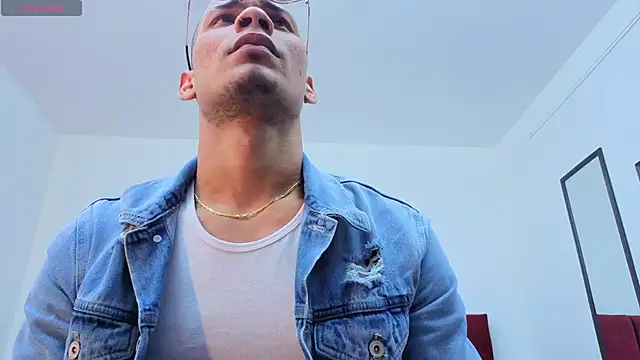 Snapshot of DaamonSlader_ chatting on November 2025 08:31:01 PM DaamonSlader online show from November 2025 08:31:01 PM