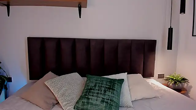 AilanaCortes online show from January 2026 12:20:01 PM