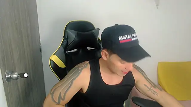 Snapshot of Maynow_666 chatting on October 2025 09:03:01 PM Maynow 666 online show from October 2025 09:03:01 PM