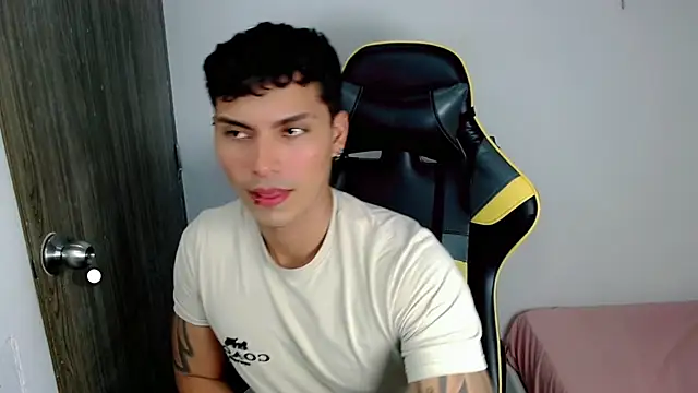 Snapshot of Maynow_666 chatting on October 2025 10:58:01 PM Maynow 666 online show from October 2025 10:58:01 PM