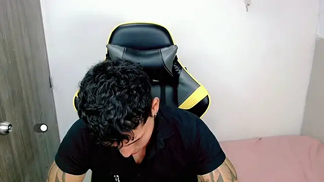 Snapshot of Maynow_666 chatting on October 2025 09:37:01 PM Maynow 666 online show from October 2025 09:37:01 PM