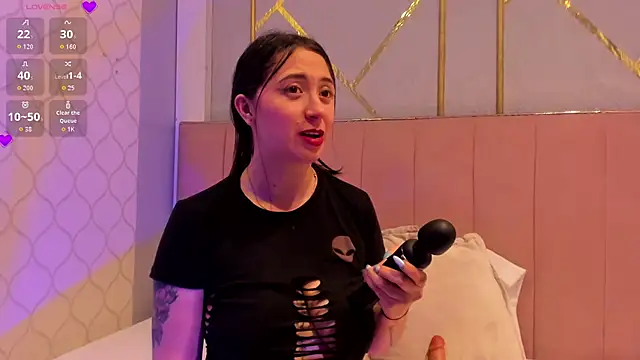 Snapshot of JuliethCruz_ chatting on May 2026 07:08:01 PM JuliethCruz online show from May 2026 07:08:01 PM