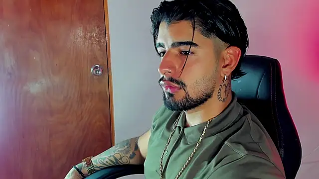 maximo black  online show from October 2025 11:49:01 PM