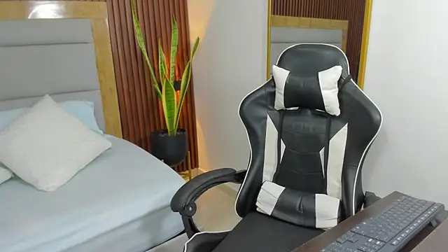 briana titsworth online show from November 2025 02:23:02 AM