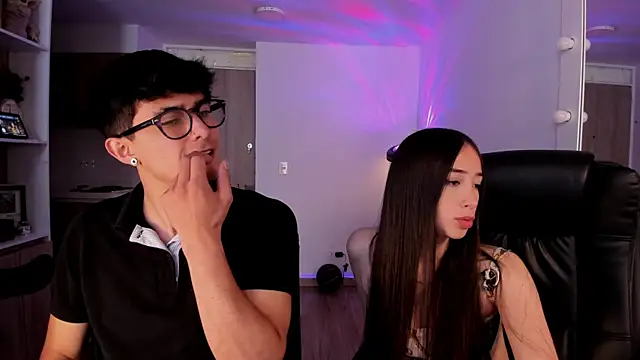 Mikeyvioleta  online show from December 2025 06:37:02 PM