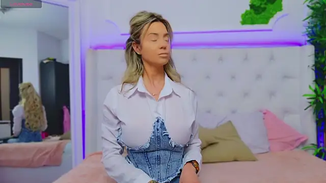 AriannaSins online show from January 2025 01:47:02 PM