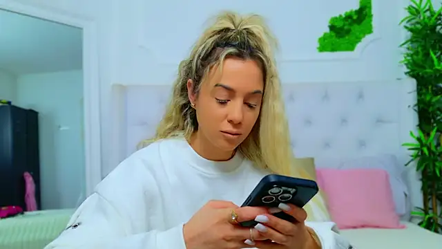 AriannaSins online show from January 2025 01:00:02 PM