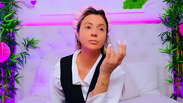 AriannaSins online show from September 2025 12:07:01 PM