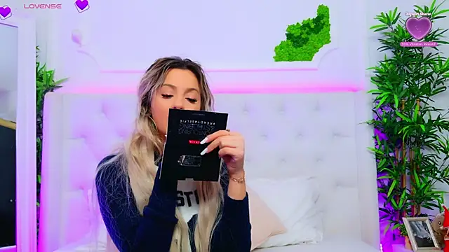 AriannaSins online show from January 2026 01:24:02 PM