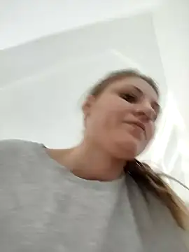 SandyCassie online show from April 2026 11:00:01 AM