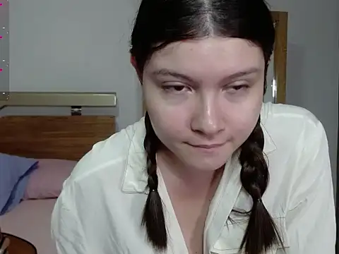 18 girl online show from November 2025 10:17:01 AM