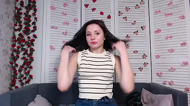 Snapshot of evaa_here_ chatting on November 2025 08:14:01 AM evaa here online show from November 2025 08:14:01 AM