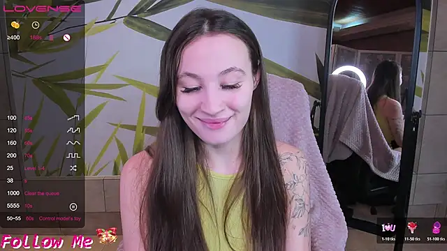 Snapshot of honeybuns_lizzy chatting on November 2025 12:32:02 AM honeybuns lizzy online show from November 2025 12:32:02 AM