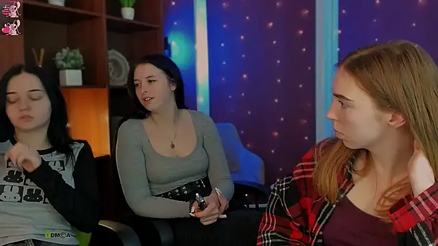 Snapshot of miki_ti chatting on February 2026 02:01:02 PM miki ti online show from February 2026 02:01:02 PM