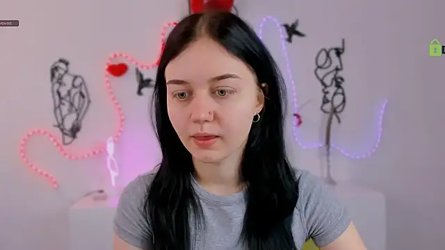 Snapshot of miki_ti chatting on February 2026 05:59:02 AM miki ti online show from February 2026 05:59:02 AM