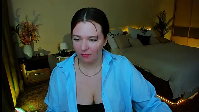 Moonvelle online show from October 2025 10:27:01 AM