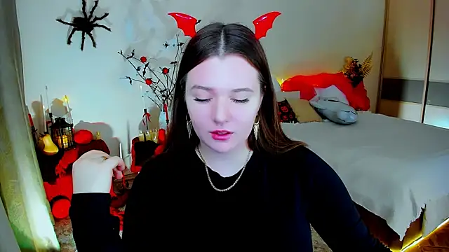 Moonvelle online show from October 2025 04:07:02 AM