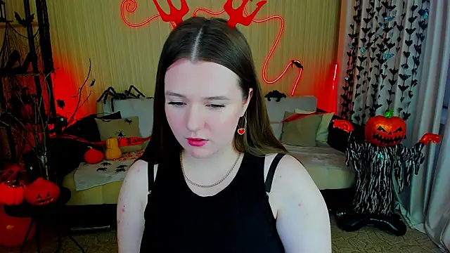 Moonvelle online show from October 2025 12:20:01 PM