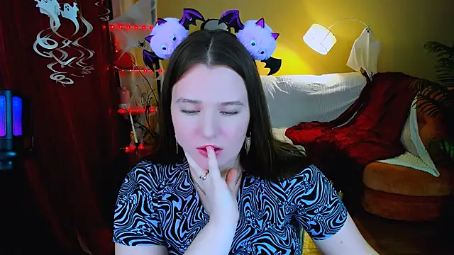 Moonvelle online show from October 2025 10:08:02 AM