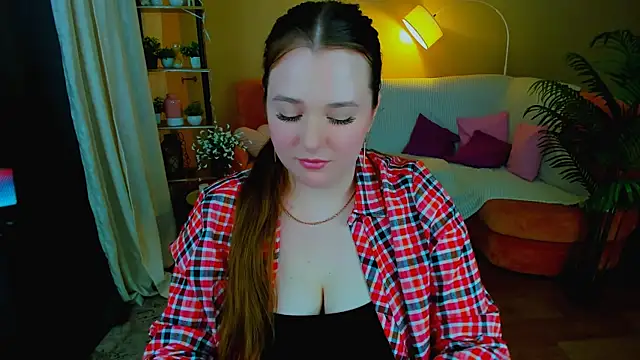 Moonvelle online show from November 2025 12:15:01 PM