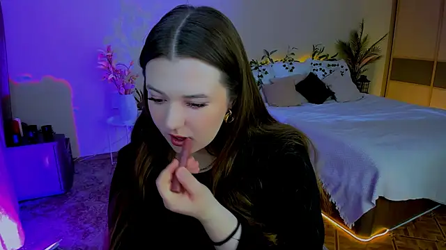 Moonvelle online show from November 2025 04:18:02 AM